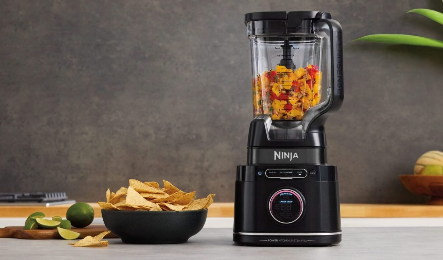 Ninja-R-TB401UK-InUse-Kitchen-Island-SalsaChop-LineUp