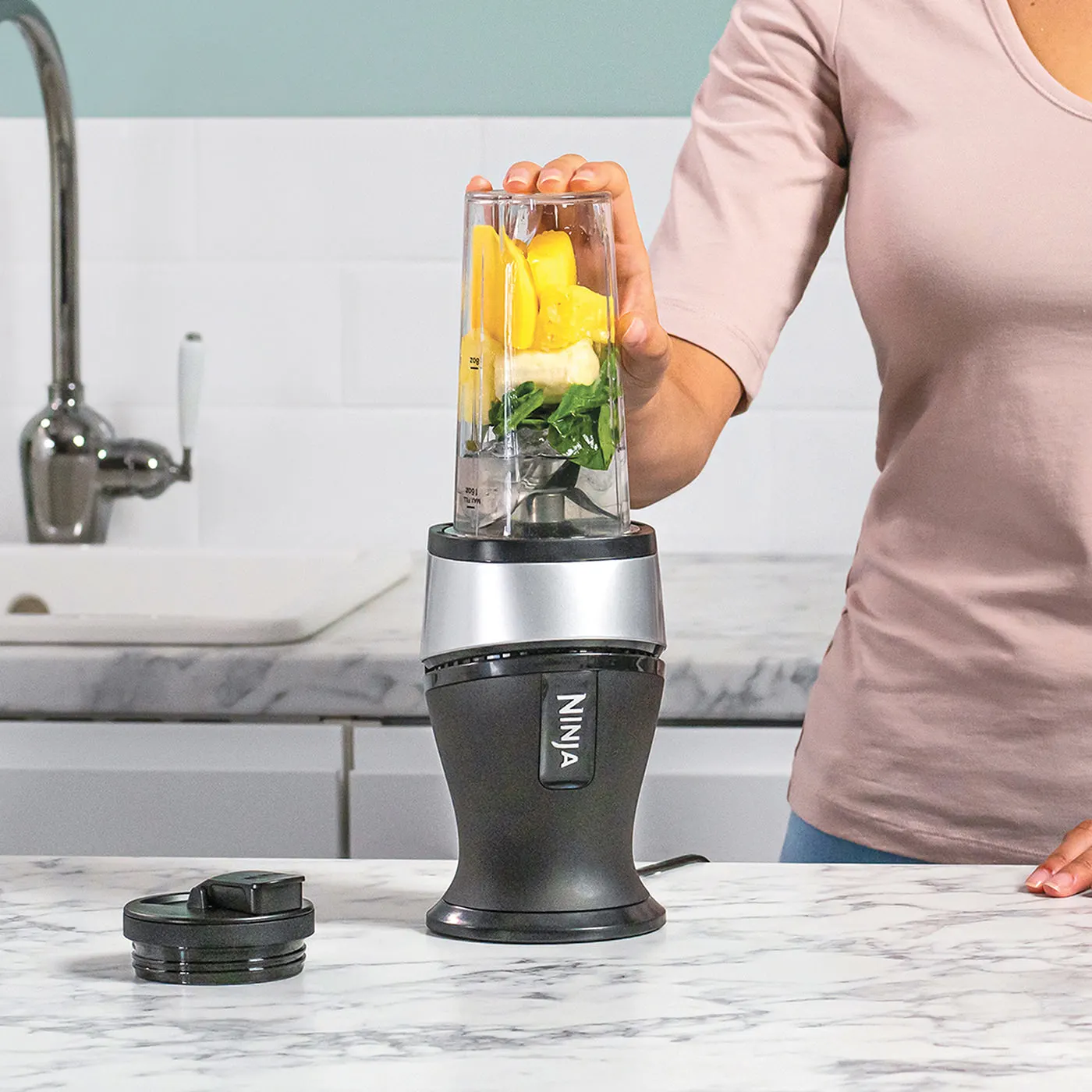 Ninja_Smoothie_Maker_QB3001UKS_Turning_On-close_jgqjiv