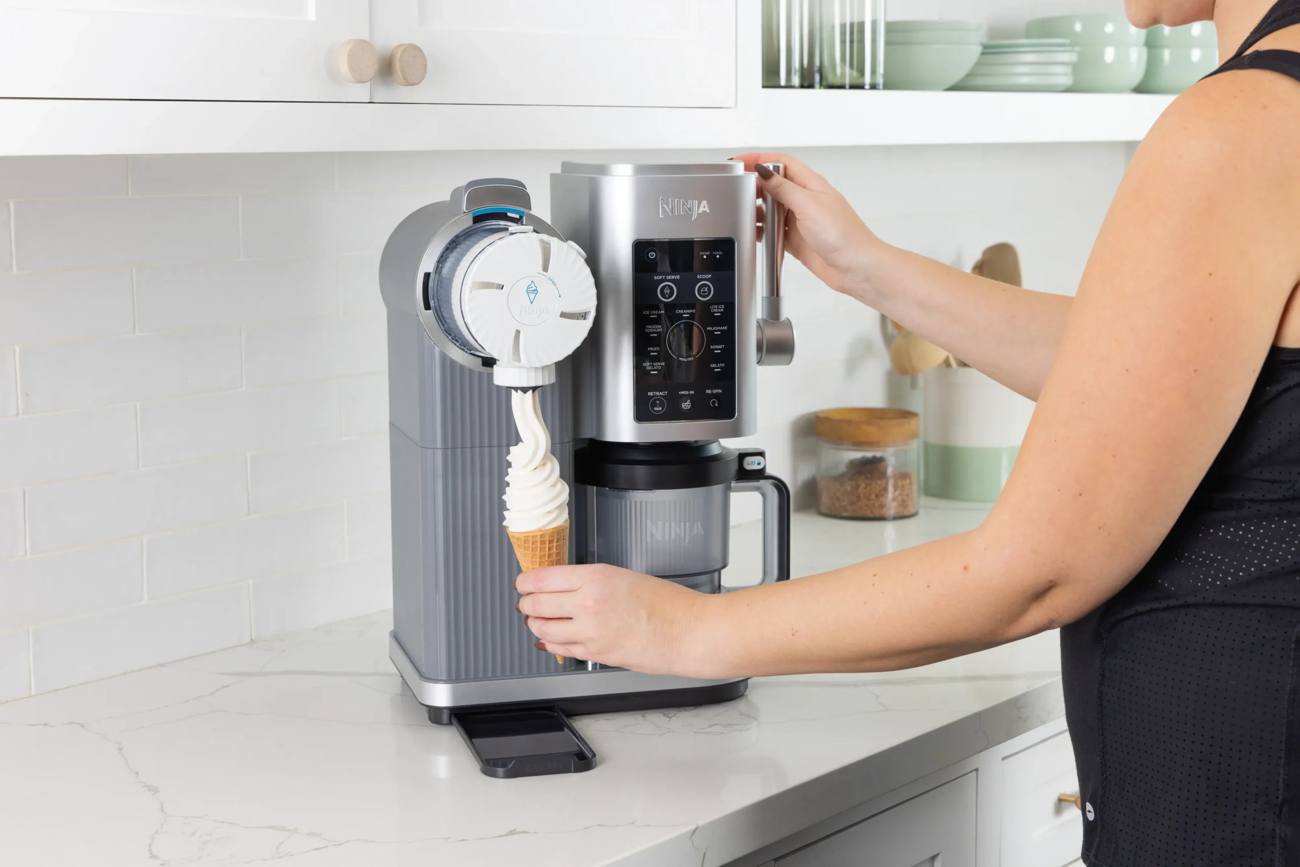 DAT-R_NC701EU_InUse_Kitchen_OnCounter_Dispensing_Woman2 (1)