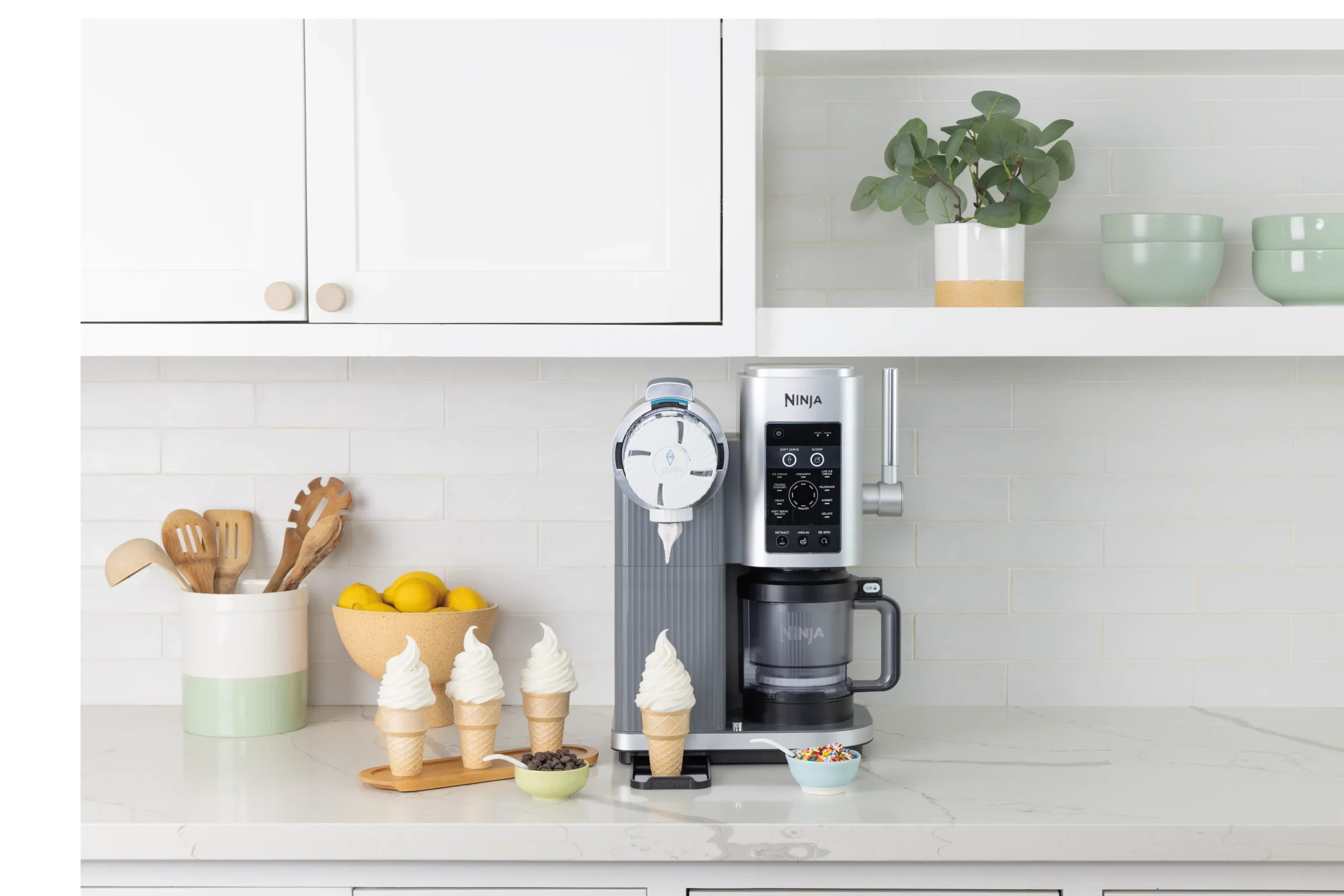 DAT-R_NC701EU_InUse_Kitchen_OnCounter_LineUp_Cones (1)