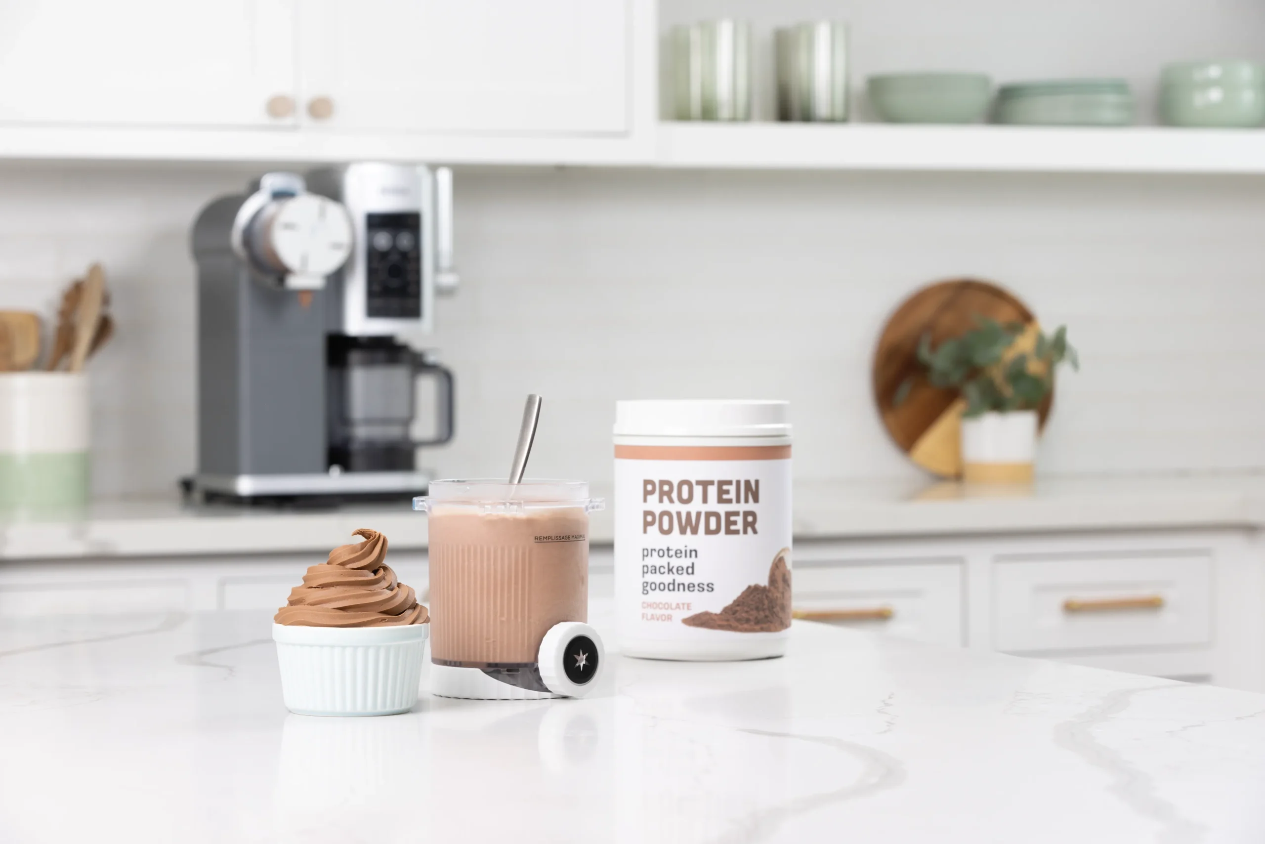 DAT-R_NC701EU_InUse_Kitchen_OnIsland_LineUp_Protein_Powder