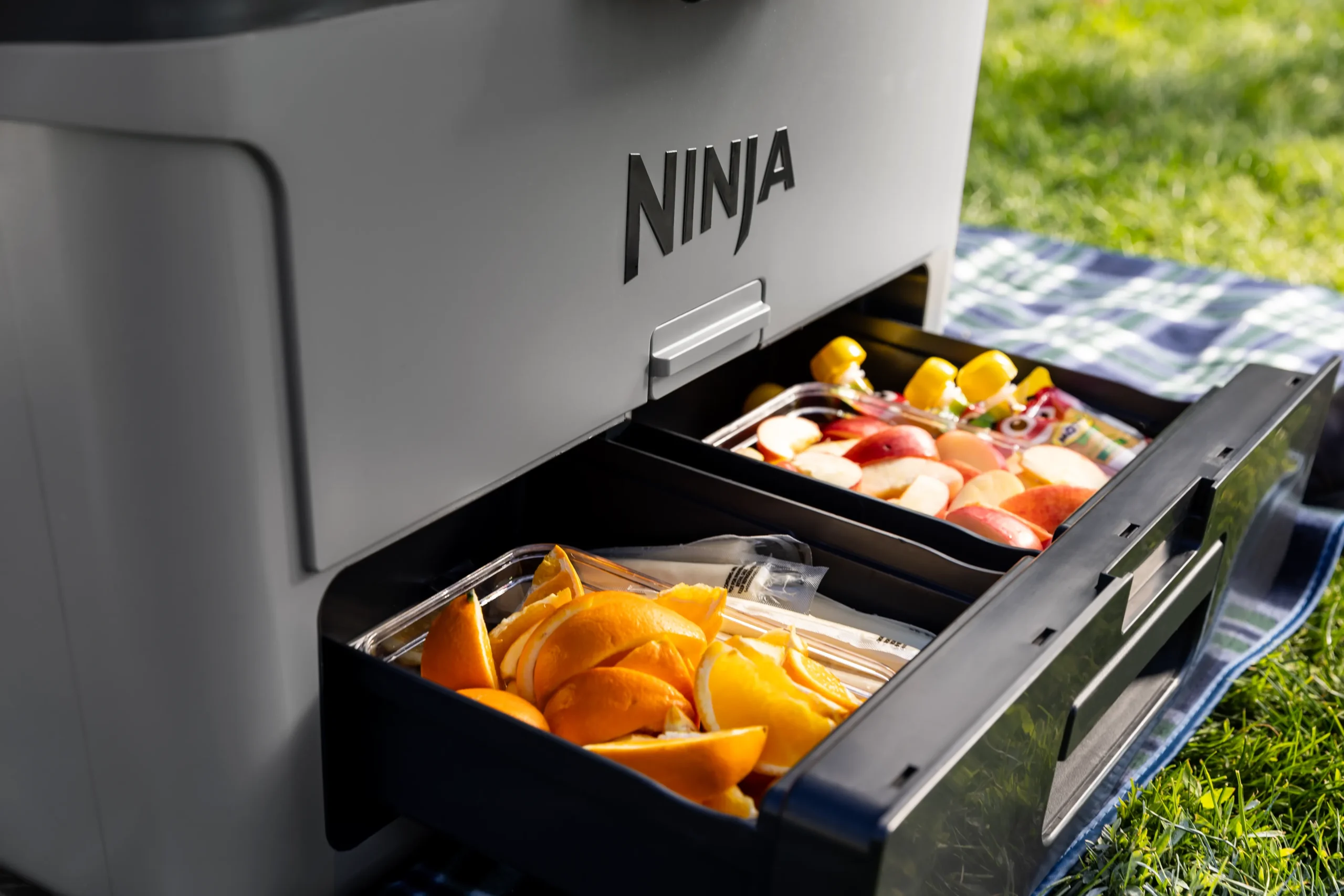 DAT-R_FB151EUGY_InUse_OutdoorCampaign_SoccerSnacks